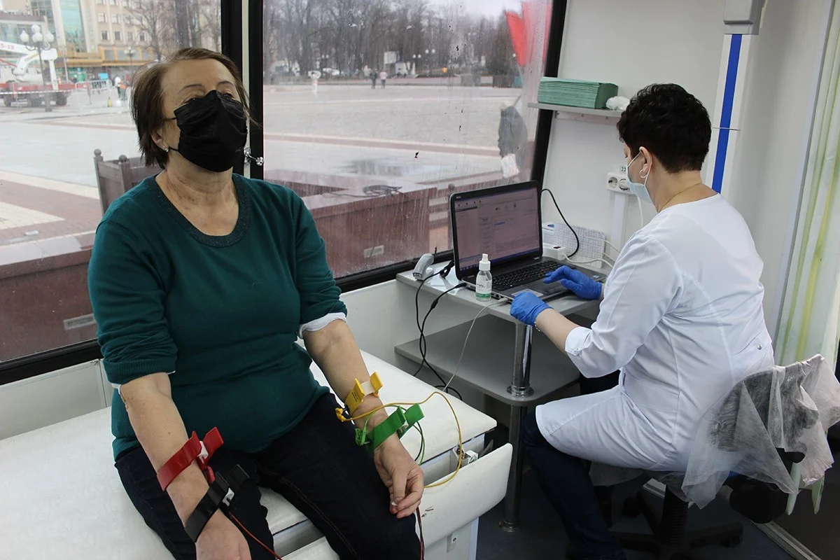  Более двухсот человек приняли участие в акции «Будь здоров!» на площади Победы